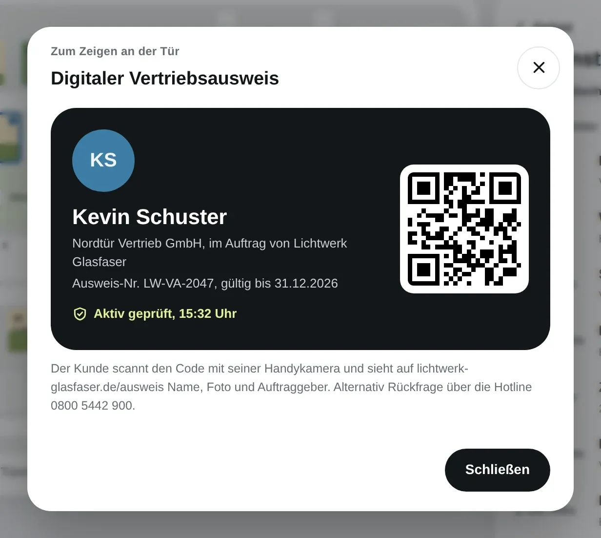 Digitaler Vertriebsausweis mit Foto, Auftraggeber und QR-Code zur Prüfung